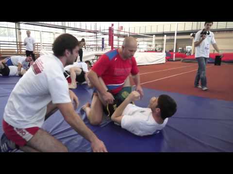 Видео: Федор Емельяненко. Баланс при борьбе в партере