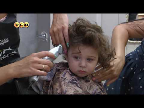 Видео: Надо ли стричь малыша налысо? - Мамина школа