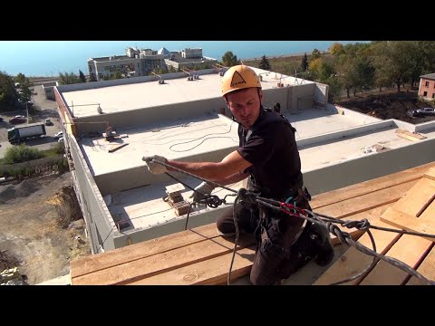 Видео: 'Выгнали' с объекта - полное фиаско - нанесение фактурной краски | Промышленный альпинизм