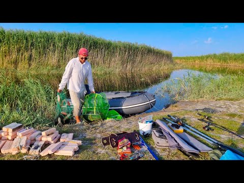 Видео: РЫБАЛКА В ДИКИХ МЕСТАХ!!! ОДИН ЗА ОДНИМ! Бешеный клёв которого не кто не ожидал Она тут просто кишит