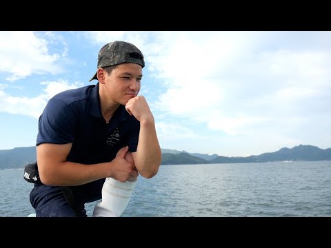 Видео: Когда я поставил сеть в мутном море после тайфуна, мне попалась огромная рыба.