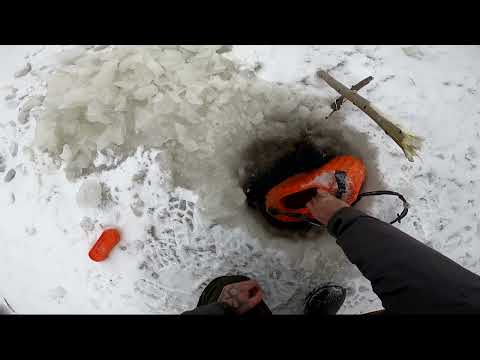 Видео: (3)Зимняя рыбалка в Сибири. Перемёт на Енисее. Улов налима на ельца.