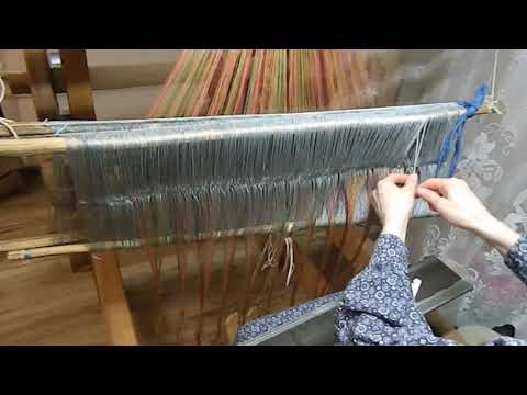 Видео: Мастер класс по заправке ткацкого станка  2 часть