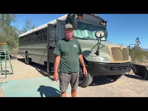 Видео: Quartzsite: день в автобусной жизни