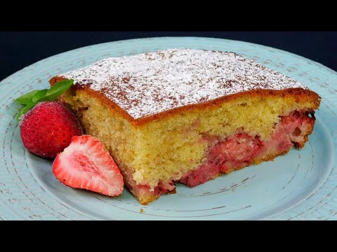 Видео: Шарлотка с клубникой — нежный и ароматный пирог, который тает во рту! Простой рецепт без хлопот.