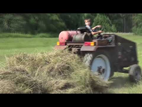 Видео: Уборка сена ,сталкиваем копна.