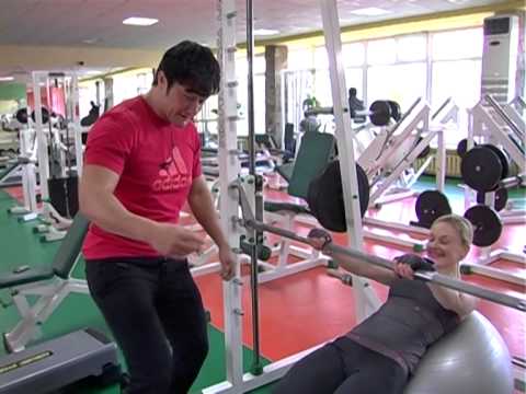 Видео: СУШИМСЯ В ТРЕНАЖЕРНОМ ЗАЛЕ