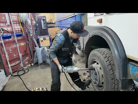 Видео: Гараж начинает приносить деньги. Купил Новый гайковерт.