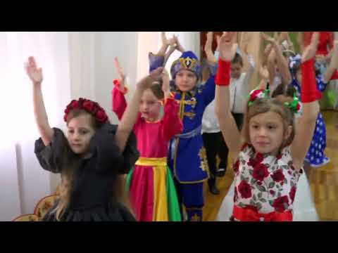 Видео: танец "Счастье" на 8 марта подготовительная группа