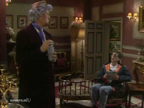 Видео: Шоу Фрая и Лори - скетч про модели