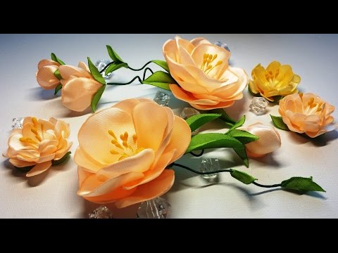 Видео: Ribbon flowers:quick and easy/Flores de las cintas:rápida y fácil/Цветы из лент:быстро и легко.МК