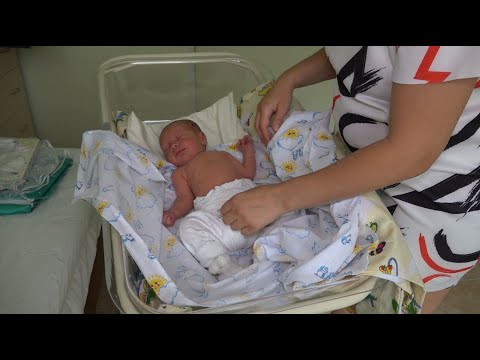 Видео: Выписка Дамира из роддома №3