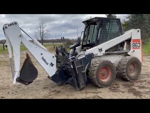 Видео: Bobcat 863 с экскаватором-погрузчиком Bobcat 709 | Belted Galloway Homestead