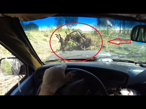 Видео: Нашли ворошилку для торфа. Перегрузили машину так, что еле выехали.