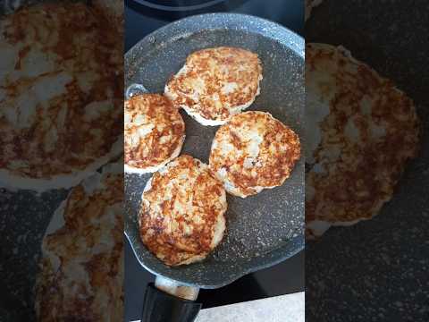 Видео: Завтрак, который вы будете вспоминать! Нежнейшие оладьи из кабачка с сыром 🧀 #рецепт #рецепты