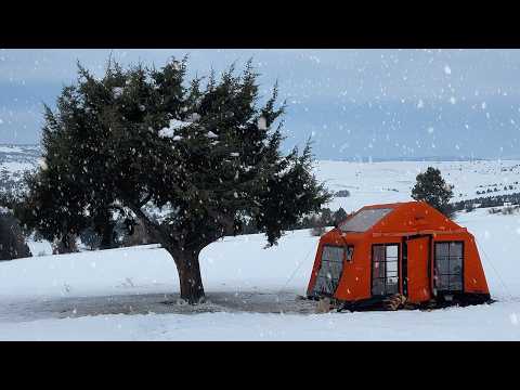 Видео: ТЕПЛЫЙ ПАЛАТОЧНЫЙ ЛАГЕРЬ С ПЕЧКОЙ В МЕТЕЛЬ