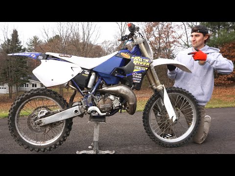 Видео: Продавец сказал: «Этому мотоциклу нужно просто заменить поршневое кольцо».