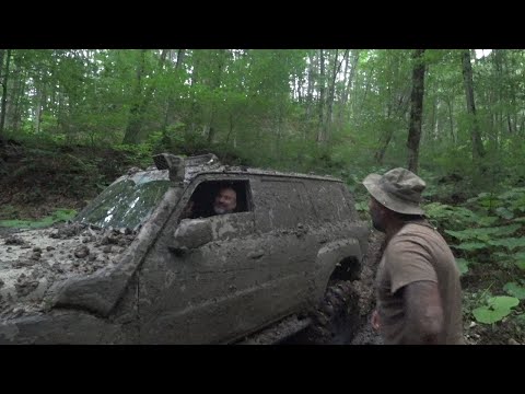 Видео: БИТВА ТИТАНОВ! Nissan PATROL на 40 колесах, БЕШЕННЫЙ УАЗ, ЦАРЬ НИВА В АДСКИХ ЛЕСАХ