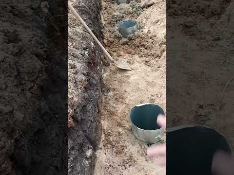 Видео: Закопал фундамент в землю. Бурение под сваи. Установка обсадной трубы.