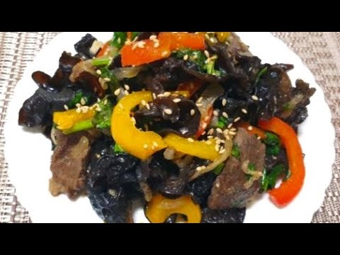 Видео: Жареные ГРИБЫ МУЭР с мясом и овощами по-корейски! ДРЕВЕСНЫЕ ГРИБЫ по- корейски!