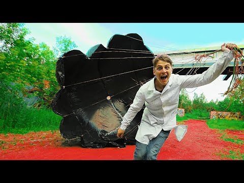 Видео: ПАРАШЮТ ИЗ МУСОРНЫХ ПАКЕТОВ, ВЫДЕРЖИТ ЛИ ЧЕЛОВЕКА?