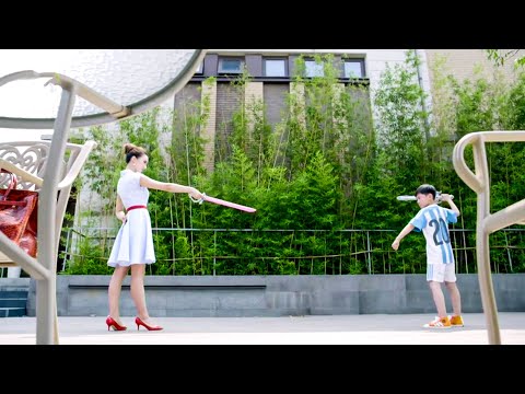 Видео: Ребенок недооценил красоту, и красота убедила его одним трюком!