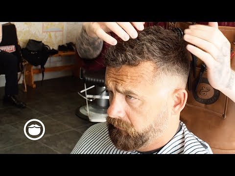 Видео: Классическая прическа: небрежный ёжик