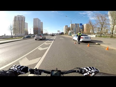 Видео: Электровелосипед в потоке с машинами