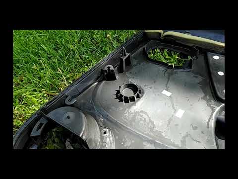 Видео: Renault Sandero 2011 - устранение протечки воды в салон через заднюю дверь