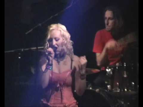 Видео: Блондинка Ксю "Я не шучу" (НАИВные песни)