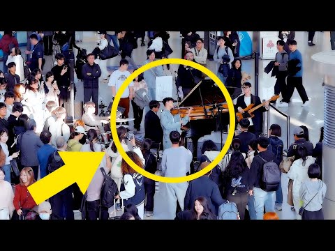 Видео: Пассажиры аэропорта реагируют на то, как мальчик-скрипач играет «Титаник» удивительным образом