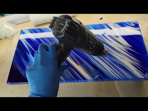 Видео: Инструкция по нанесению верхнего слоя смолы на акриловые картины / как быстро и легко покрыть смо...