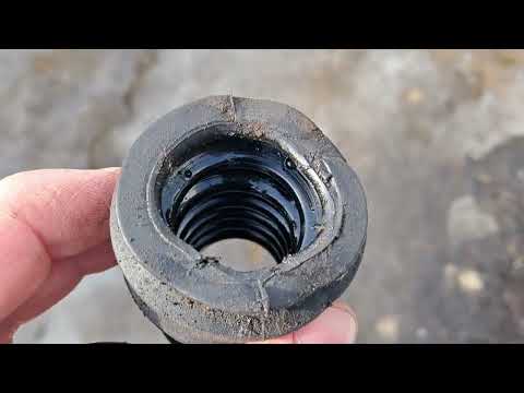 Видео: ЗАМЕНА ПЫЛЬНИКА РУЛЕВОЙ РЕЙКИ НА АУДИ 80. #пыльник рулевой рейки#замена пыльника#ауди 80