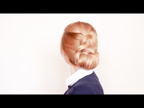 Видео: Небрежный пучок с обратной косичкой. Careless Hair Bun With Braid