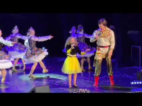 Видео: Прохор Шаляпин, Вероника Белозерова, ансамбль Задоринка, Русская мозаика. Как по горкам по горам