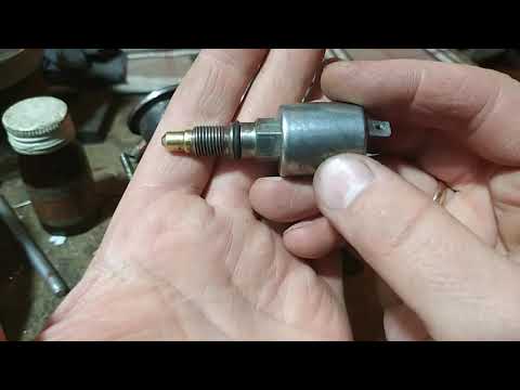 Видео: Ремонт карбюратора Solex . Как отремонтировать сорванную резьбу под эл.магнитный клапан ХХ.Часть 2 .