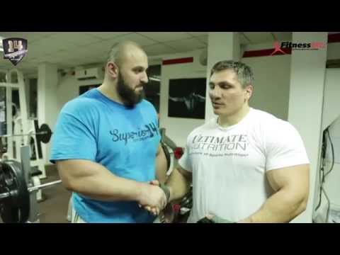 Видео: Жим лежа с чемпионом Мира. Юльчиев Рустам