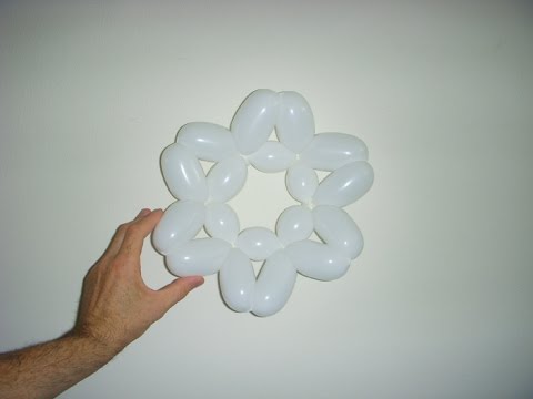 Видео: Снежинка из шариков