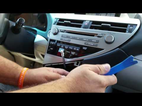 Видео: Как снять радио/навигацию с Lexus RX350 2010 для ремонта.