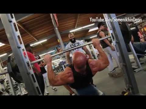 Видео: Тренировка "CT Fletcher против Д Семенихина"  Жим 90кг на 210 раз!