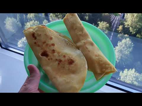 Видео: Бургер в блине - Кыстыбургер (татарский макдональдс) Тюбетей Казань обзор #обзор