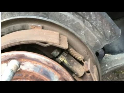 Видео: Замена стояночных тормозов - Dodge/Jeep (Gd Cherokee 2015)