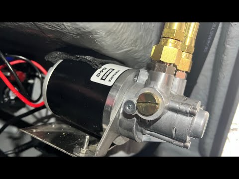 Видео: Рулевая гидравлика Winibo, автопилот Lowrance, установка и прокачка! 2 эхолота через сеть NMEA 2000