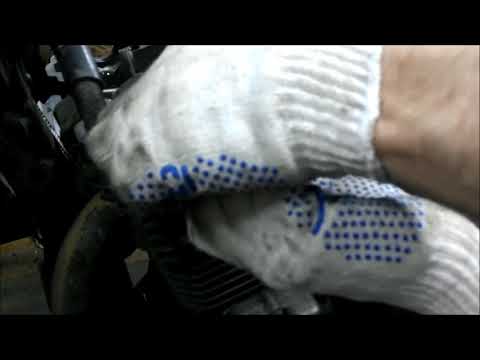 Видео: Дефектовка двигателя Suzuki Djebel 250 (снятие гбц и цилиндра)