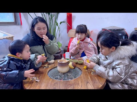 Видео: Готовить чай, жарить сладкий картофель и запекать рисовые лепешки на плите, детям это нравилось.