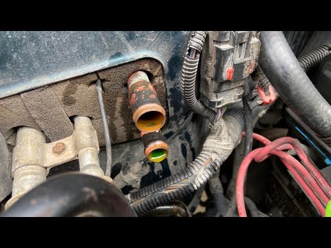 Видео: Промывка радиатора отопителя обратным потоком в моем Jeep TJ 1997 года выпуска