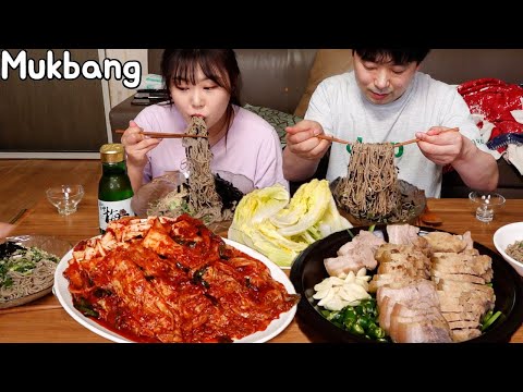 Видео: Mukbang | Почва Перилла Лапша гречневая с отварным мясом свинины Обертывание кимчи.