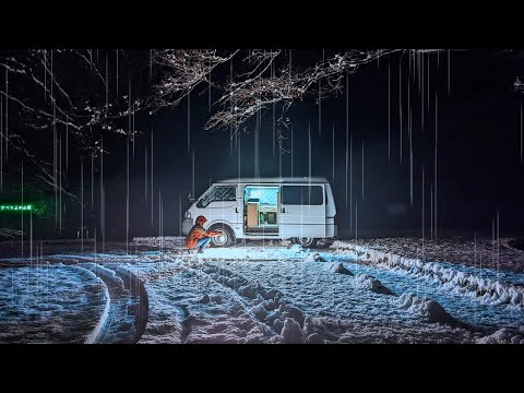 Видео: Сольный женский автомобильный кемпинг в снегу