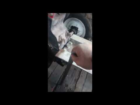 Видео: Виставляемо раму мототрактора.