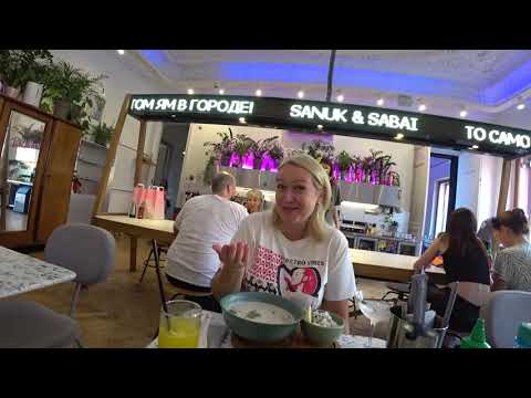 Видео: Невский, где вкусно и недорого поесть в Питере? Летний сад!